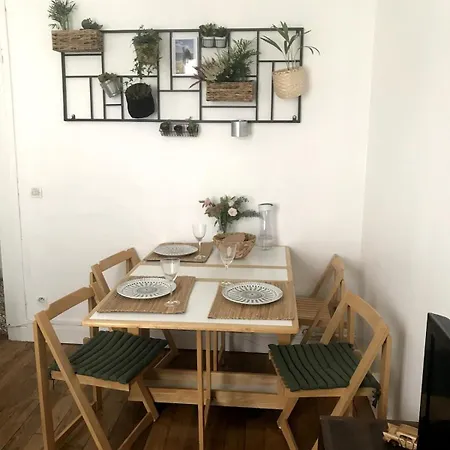 Charming 3-room Apartment, Center شقة *